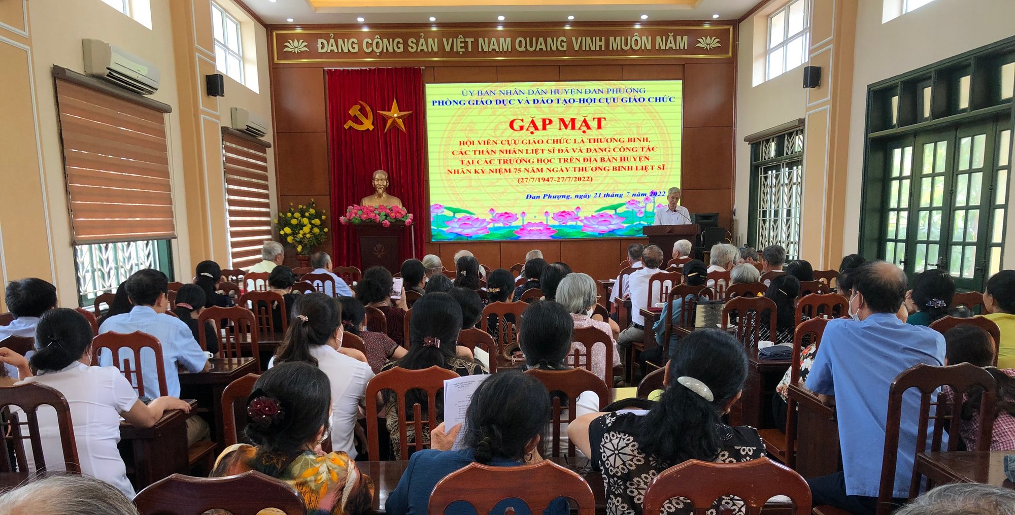 Huyện Đan Phượng gặp mặt cựu giáo chức là thương binh, thân nhân liệt sỹ - Ảnh 1.