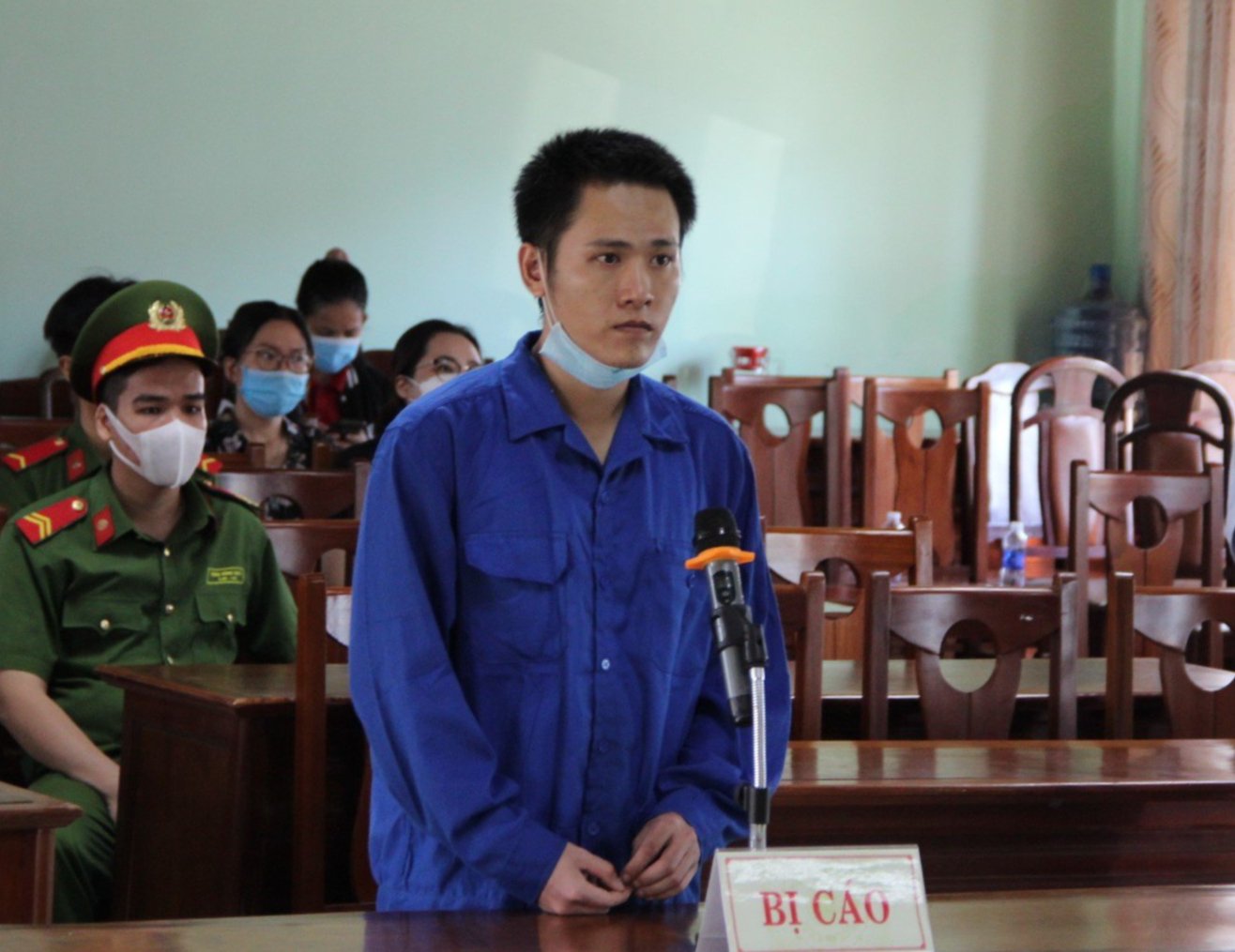 Mâu thuẫn trong lúc nhậu, em vợ đâm trọng thương anh rể - Ảnh 1.