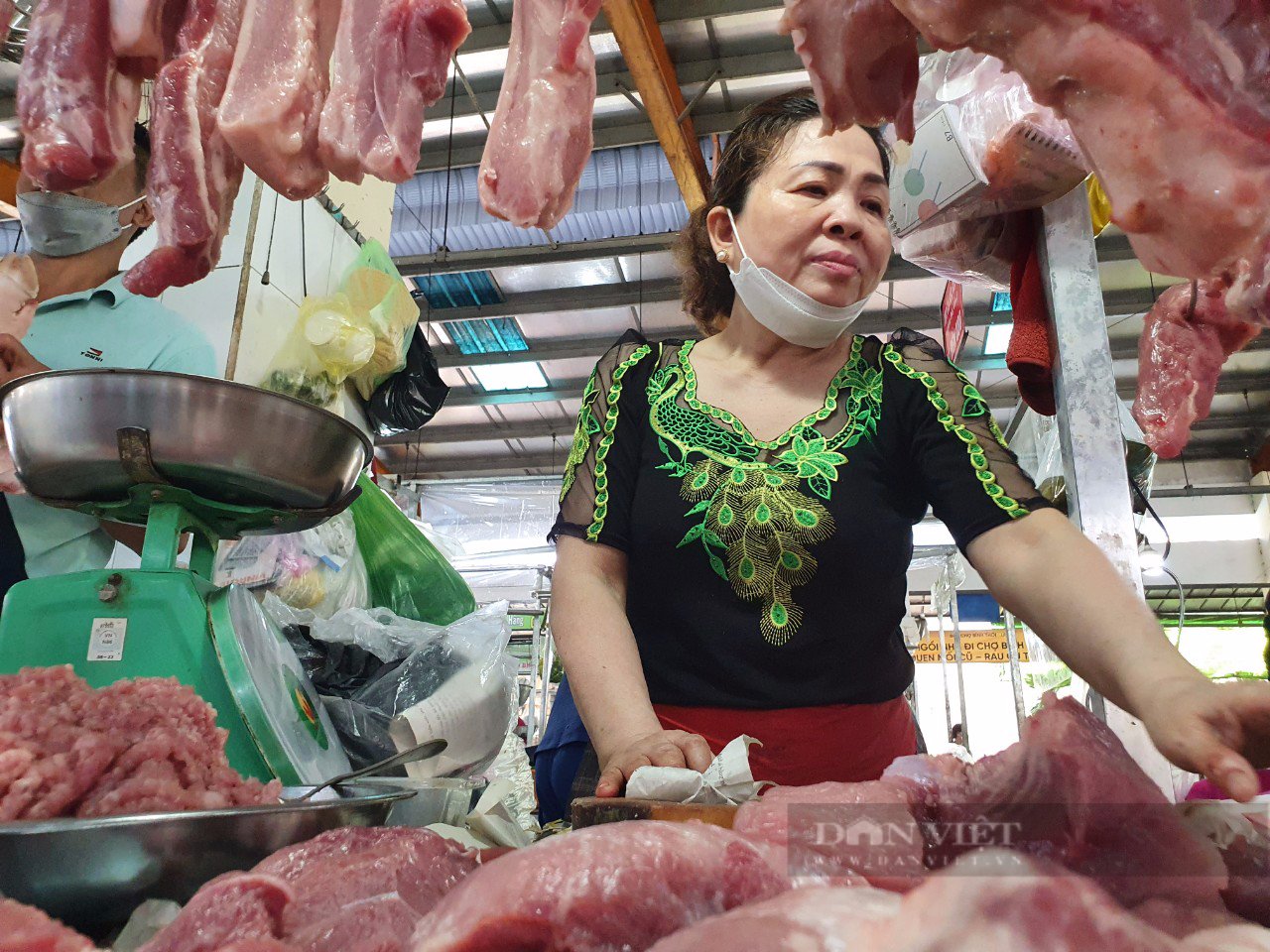 Giá heo tăng, cổ phiếu các doanh nghiệp chăn nuôi bừng sáng - Ảnh 1.