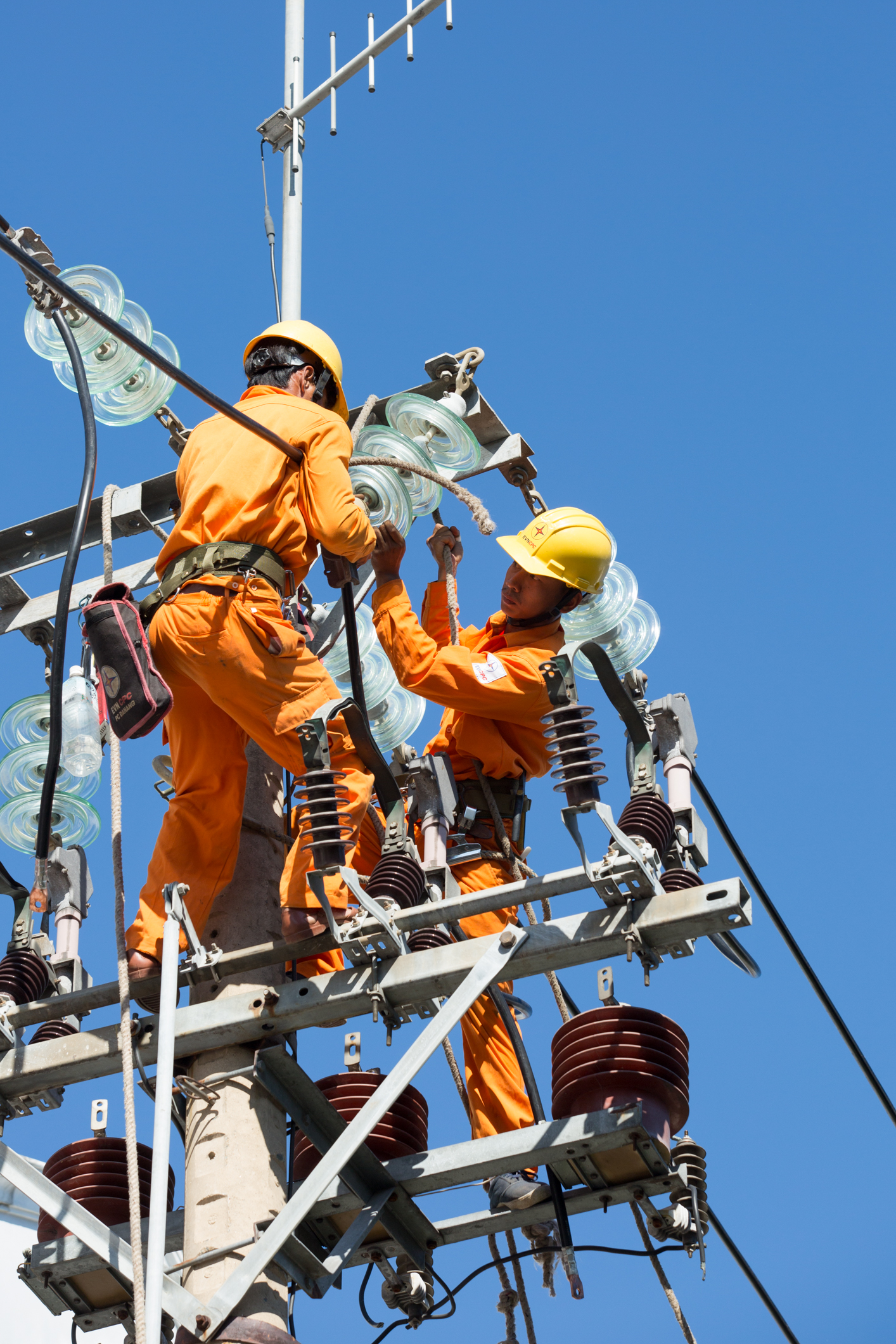 Đảm bảo đủ điện trong kỳ thi tốt nghiệp THPTvà tuyển sinh Đại học ở miền Trung - Tây Nguyên - Ảnh 3.