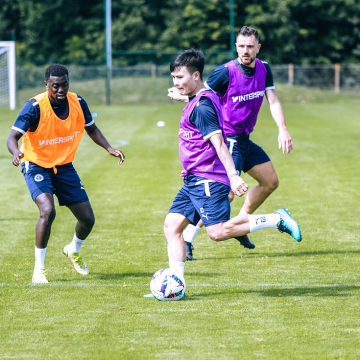Hiệu ứng Quang Hải: Pau FC khiến PSG phải... &quot;ước ao&quot; - Ảnh 1.