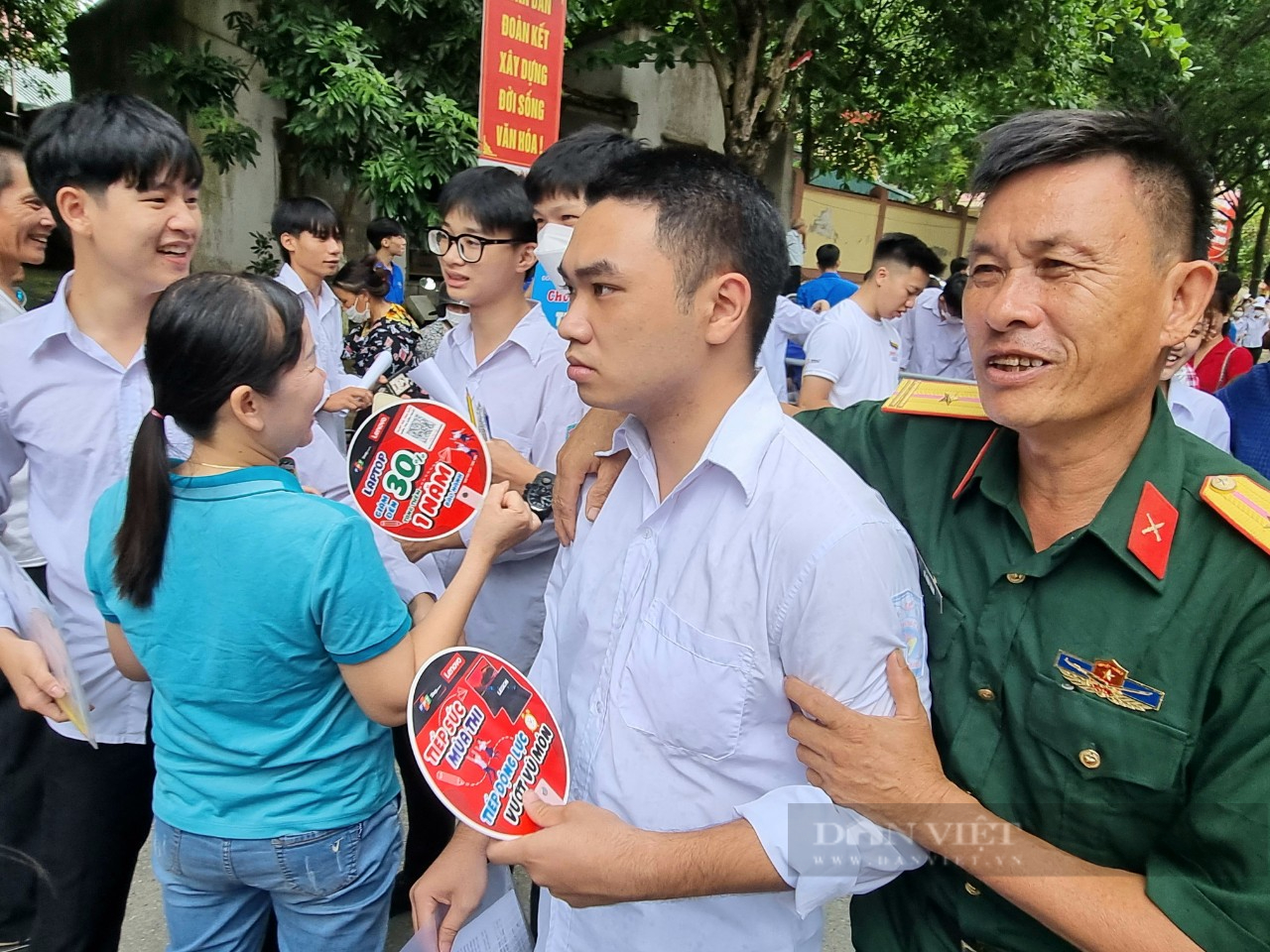 Sĩ tử Ninh Bình đánh giá đề thi tốt nghiệp môn Ngữ văn vừa sức - Ảnh 4.