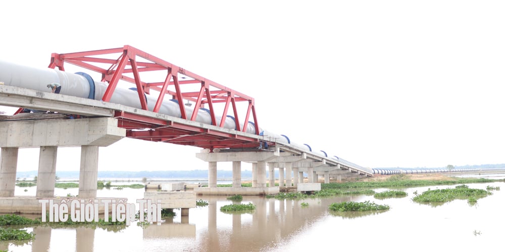 3 Công trình thủy lợi vượt sông Vàm Cỏ Đông Phần chính của công trình thủy lợi đưa nước vượt sông Vàm Cỏ Đông đặt ở xã Hảo Đước, huyện Châu Thành, Tây Ninh. Ảnh: Trần Khánh