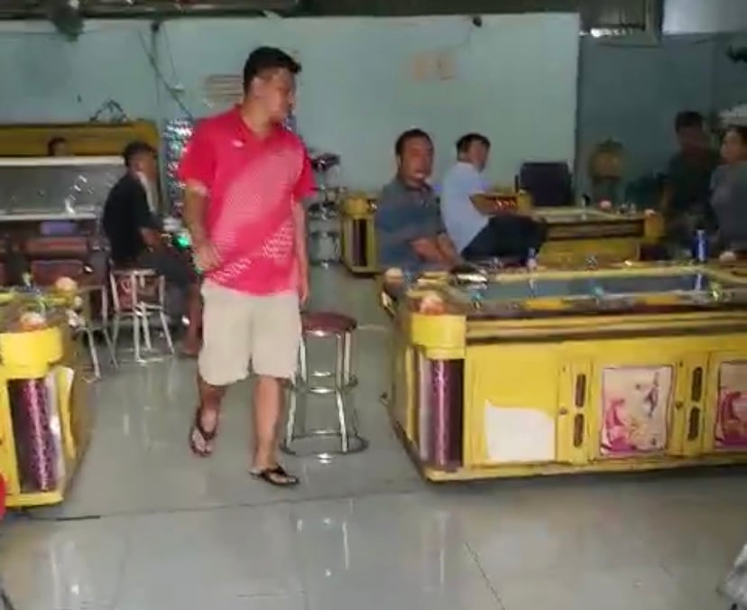 Long An: Bắt quả tang 14 con bạc trong tiệm internet  - Ảnh 1.
