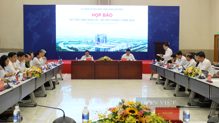 Họp báo tình hình kinh tế xã hội tháng 7 của Bình Dương. Ảnh: Nguyên Vỹ.