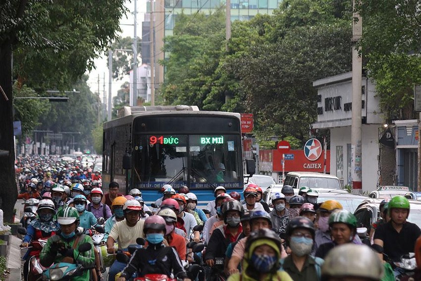 Cần có cuộc đại phẫu để phát triển xe buýt ở TP.HCM - Ảnh 1.