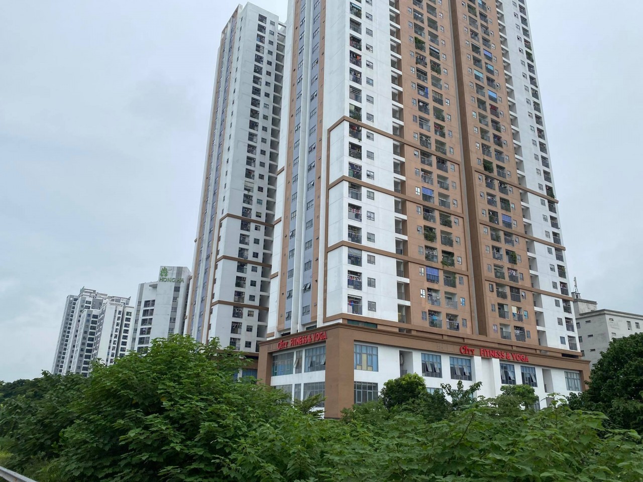 Thị trường bất động sản những tháng cuối năm đối mặt nhiều khó khăn - Ảnh 1.
