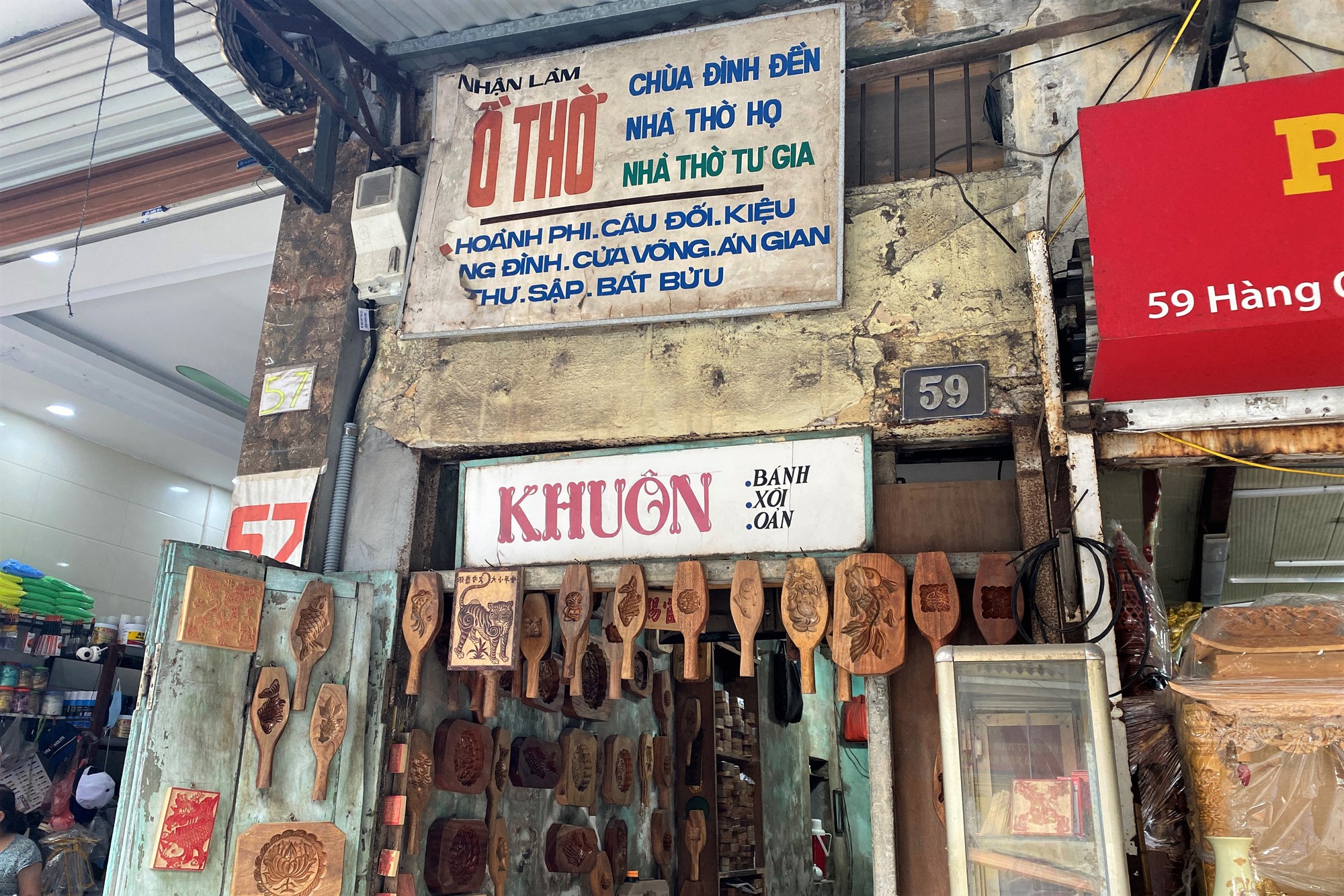 Gặp nghệ nhân giữ hồn nghề làm khuôn bánh ở phố cổ Hà Nội - Ảnh 1.
