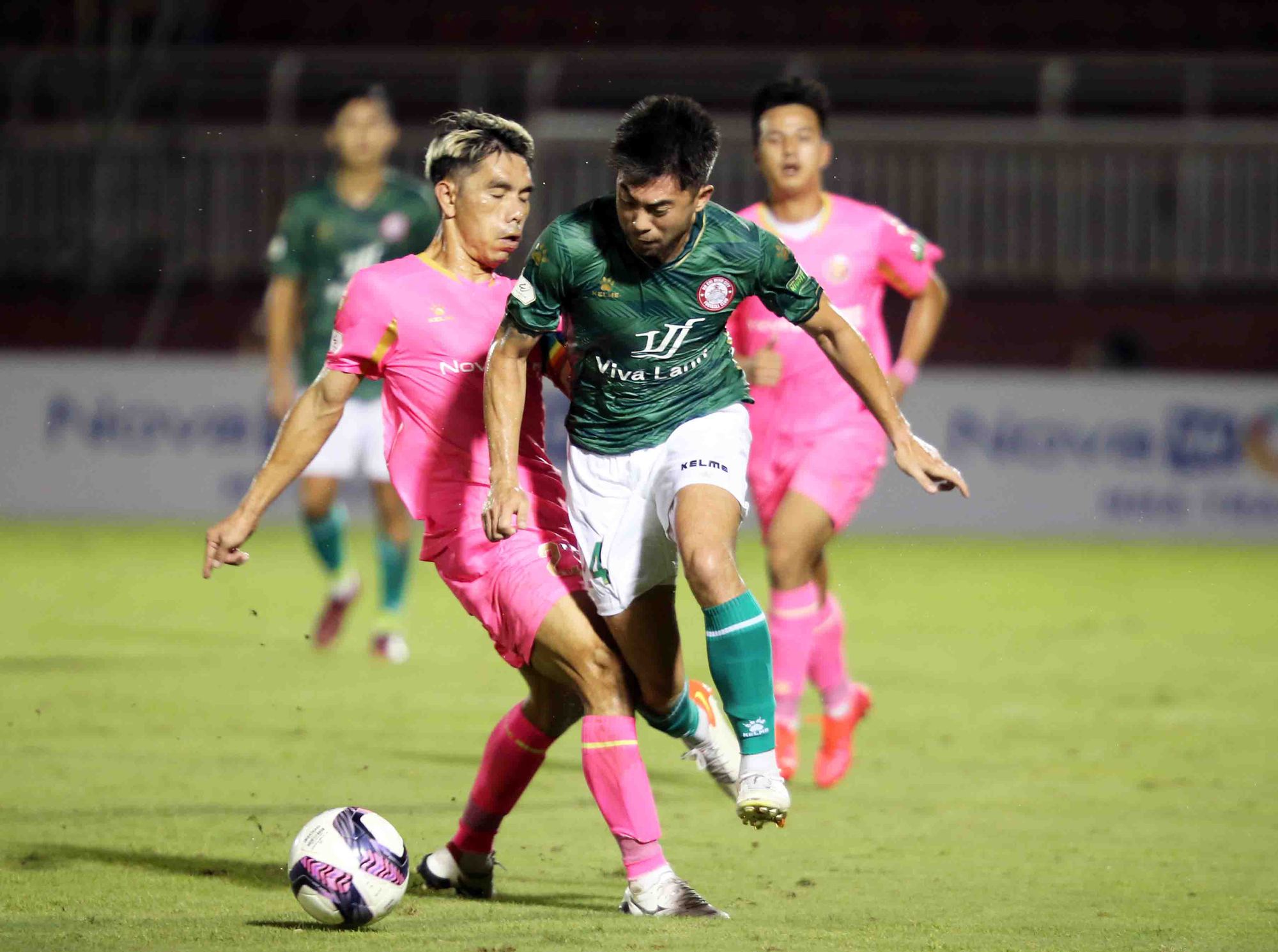 Thắng trận derby, HLV Nguyễn Hữu Thắng khen Lee Nguyễn hết lời - Ảnh 2.
