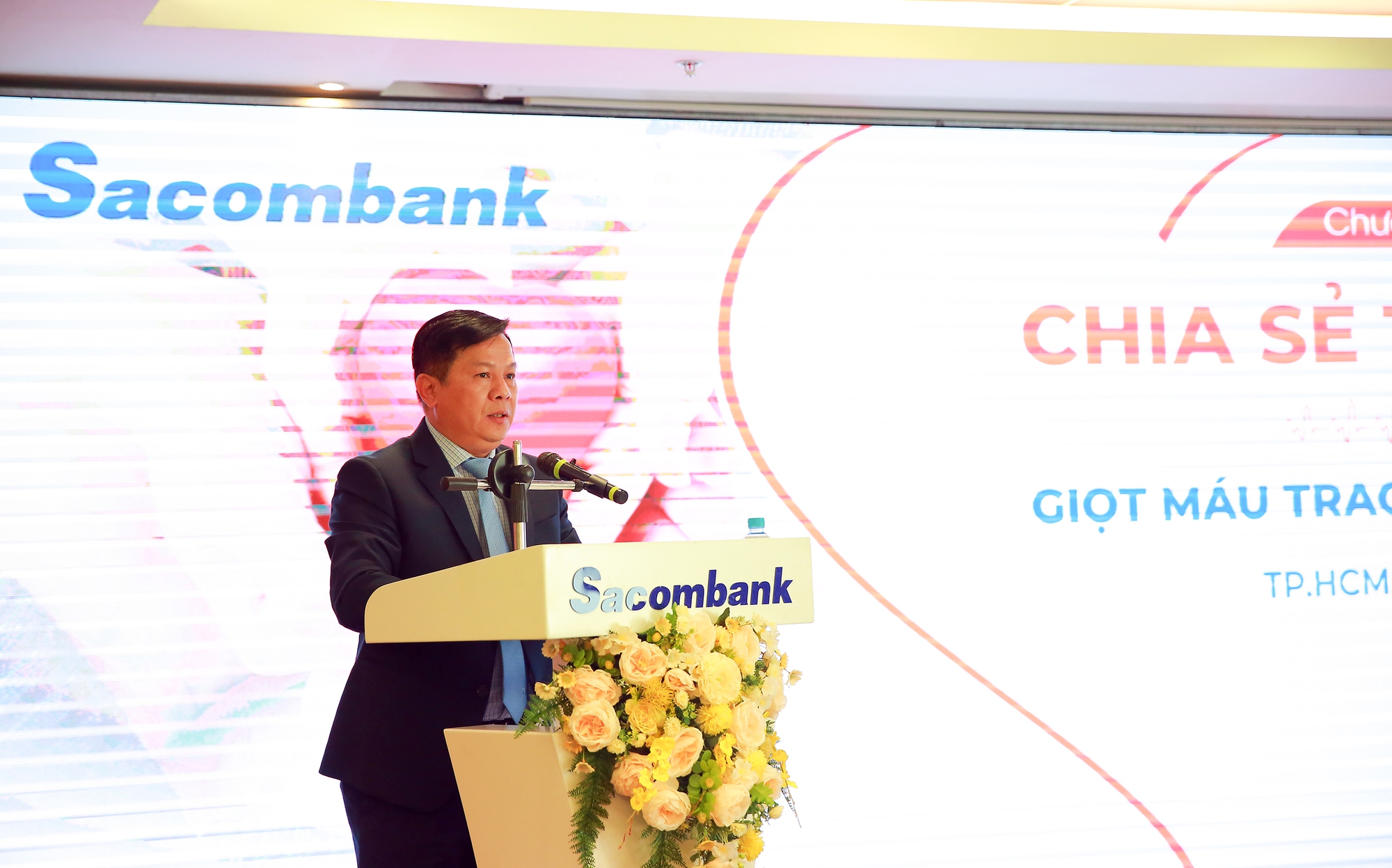 SACOMBANK tổ chức chương trình hiến máu  &quot;SACOMBANK - Chia sẻ từ trái tim&quot; lần thứ 10 - Ảnh 2.