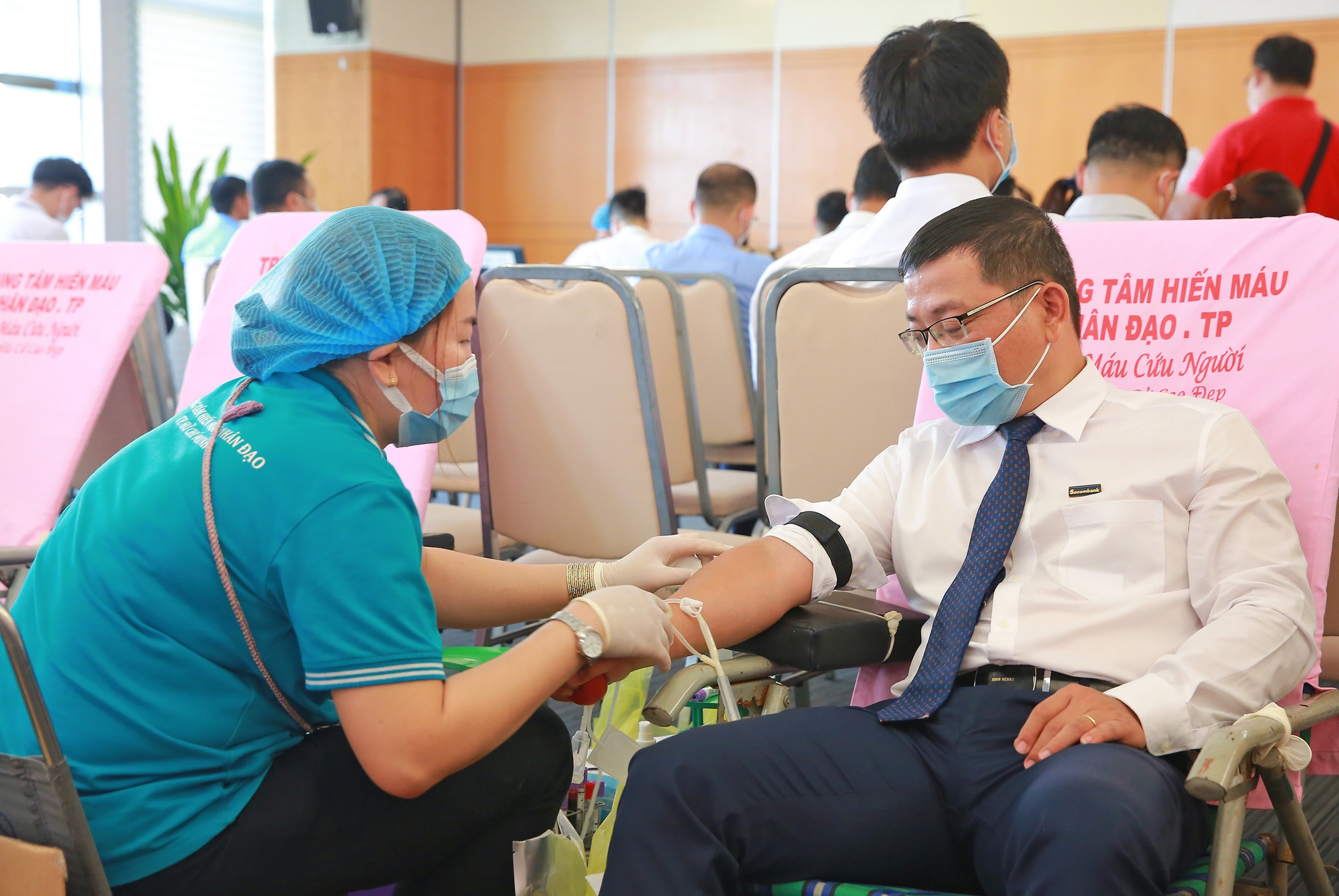 SACOMBANK tổ chức chương trình hiến máu  &quot;SACOMBANK - Chia sẻ từ trái tim&quot; lần thứ 10 - Ảnh 3.
