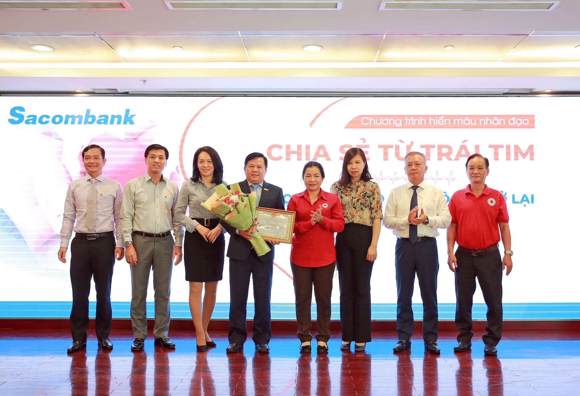 SACOMBANK tổ chức chương trình hiến máu  &quot;SACOMBANK - Chia sẻ từ trái tim&quot; lần thứ 10 - Ảnh 1.