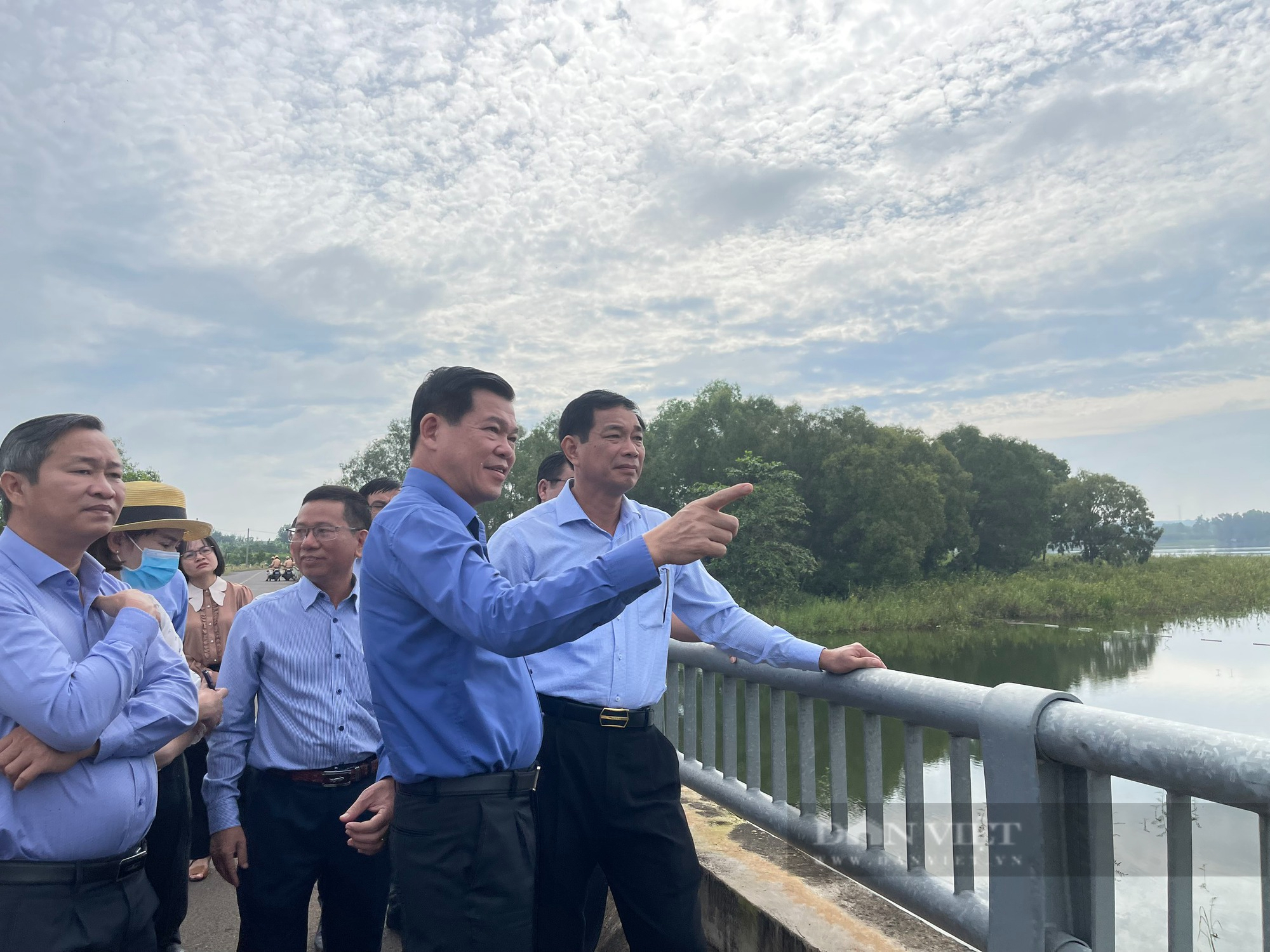 Đồng Nai: “Trồng cây xanh ven hồ thủy lợi để làm sạch hồ, bảo vệ lâu dài nguồn nước mạch&quot; - Ảnh 2.