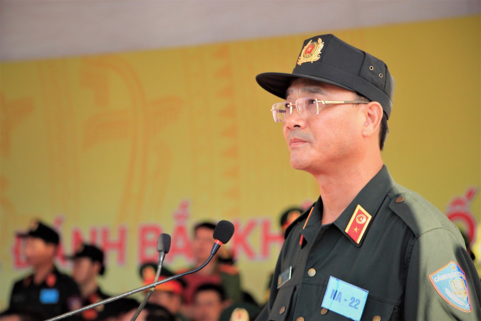 Diễn tập thực binh xử lý tình huống gây rối về an ninh, trật tự và giải cứu con tin tại Nghệ An - Ảnh 6.