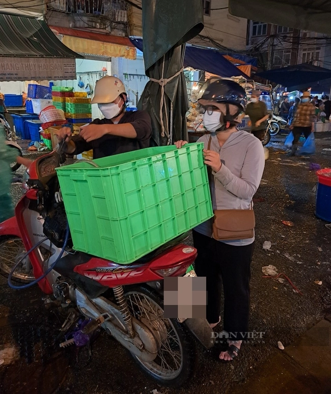 Phóng sự điều tra: Luật ngầm ở “chợ đuổi” Xuân La (Hà Nội) - Ảnh 2.