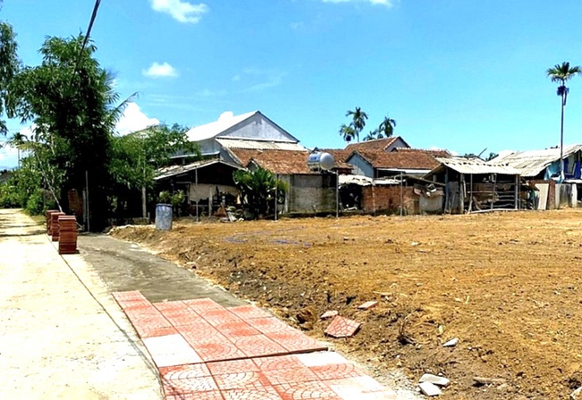 Quảng Ngãi: Tỉnh chỉ đạo khẩn cho huyện ngăn chặn tách thửa, phân lô bán nền trái phép  - Ảnh 1.