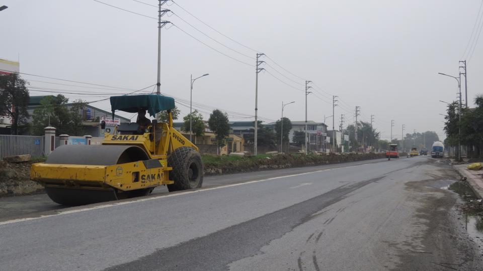 Huyện Hoài Đức đẩy nhanh tiến độ xây dựng các tuyến đường khung - Ảnh 1.