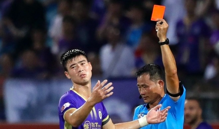 Duy Mạnh bất ngờ &quot;thoát án treo giò&quot;, Hà Nội FC thở phào - Ảnh 1.