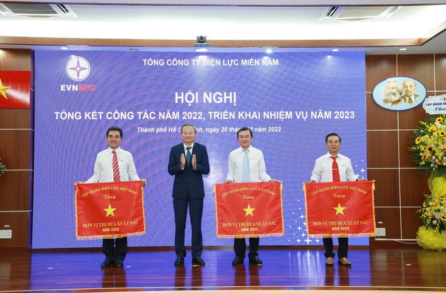 Điện lực miền Nam hoàn thành các chỉ tiêu năm 2022 - Ảnh 1.