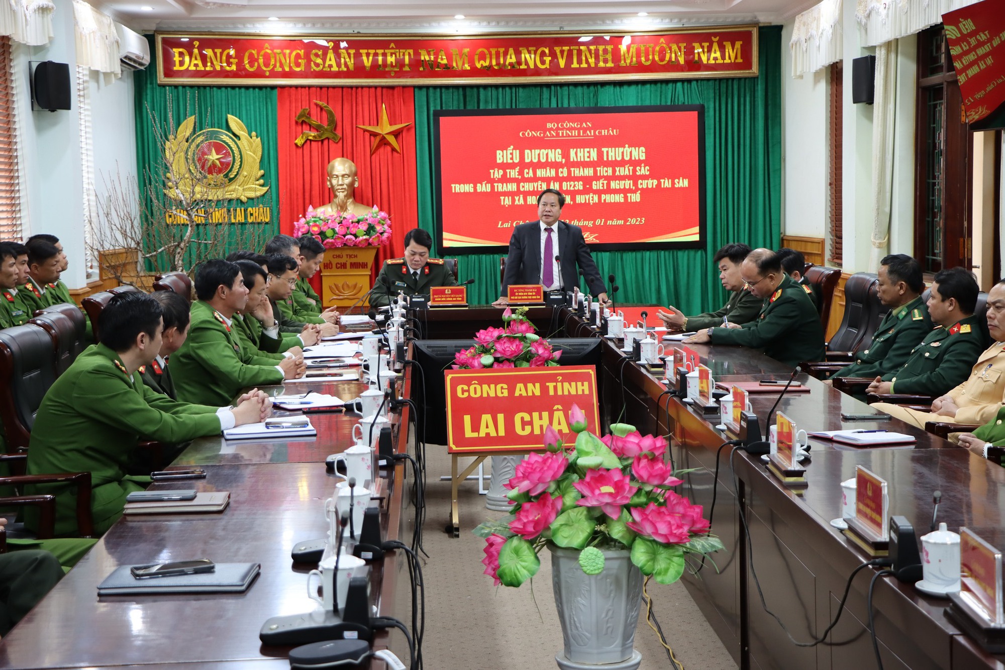 Biểu dương khen thưởng các tập thể, cá nhân trong chuyên án giết người, cướp tài sản ở đồi cao su - Ảnh 1. Biểu dương khen thưởng các tập thể, cá nhân trong chuyên án giết người, cướp tài sản ở đồi cao su - Ảnh 1.