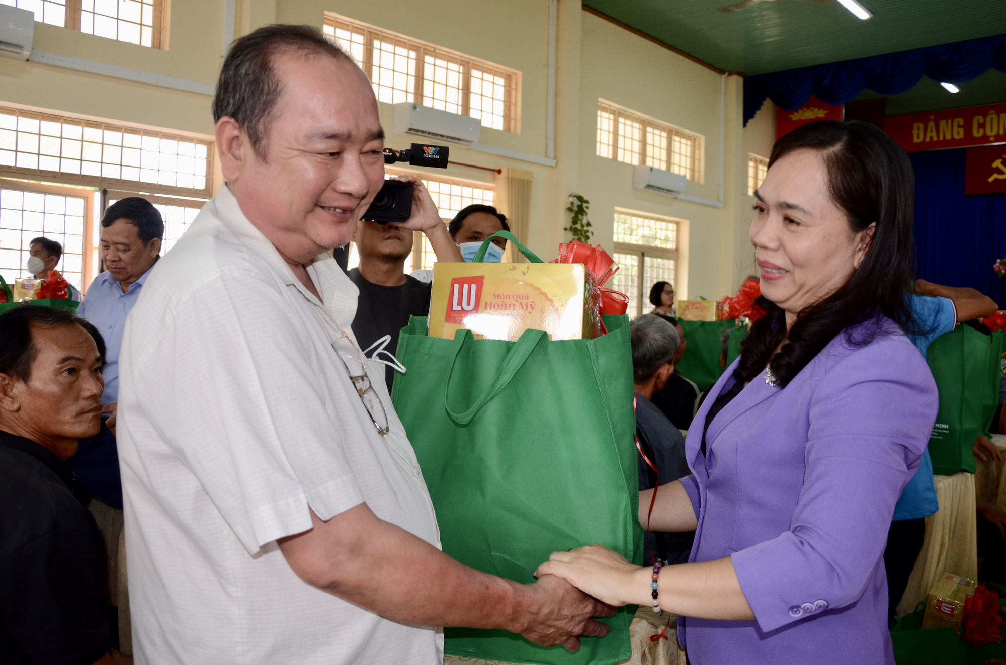 tat/“Tết ấm” đến với nông dân nghèo từ sự chung tay của Hội - Ảnh 1.