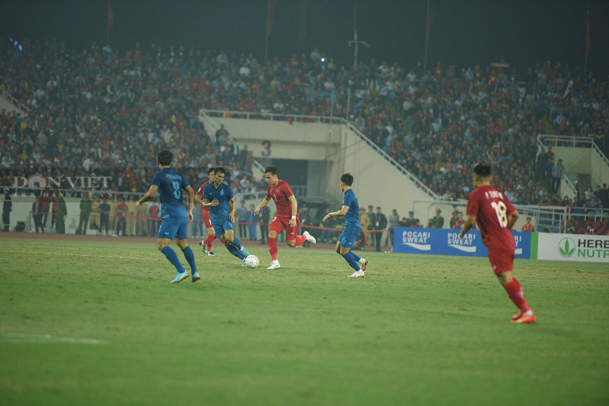Tiến Linh đánh đầu cận thành, tung lưới ĐT Thái Lan - Ảnh 9.