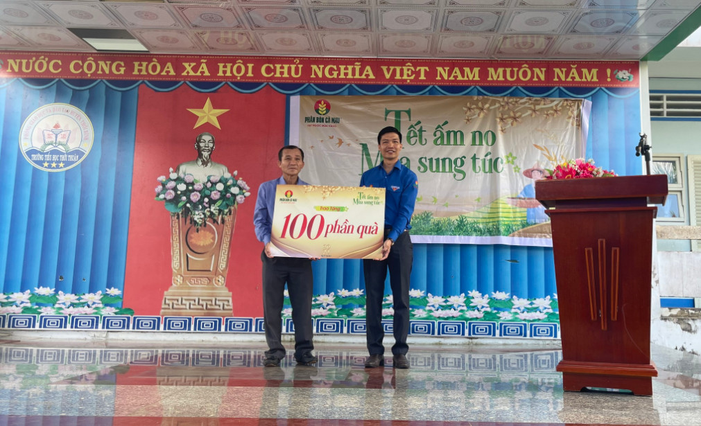 PVCFC mang “Tết ấm no - Mùa sung túc” đến người dân nơi cục Nam tổ quốc - Ảnh 3.