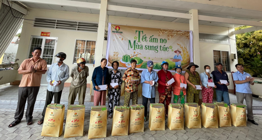 PVCFC mang “Tết ấm no - Mùa sung túc” đến người dân nơi cục Nam tổ quốc - Ảnh 1.