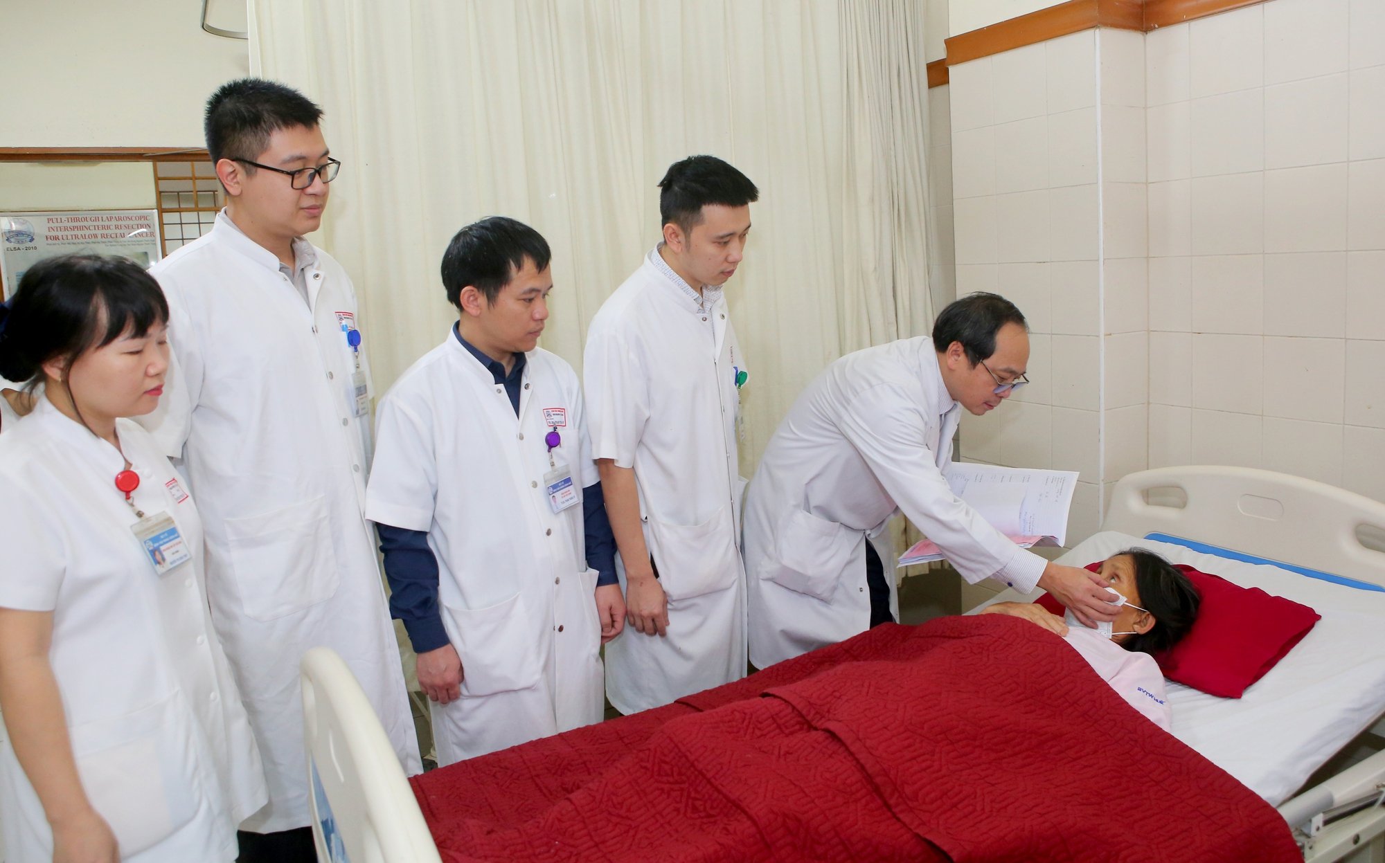 Huế: Cấp cứu thành công bệnh nhân vỡ túi giả phình động mạch gan hiếm gặp  - Ảnh 1.