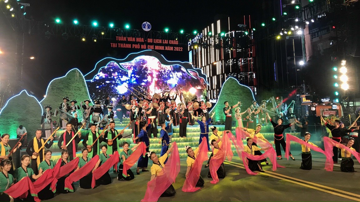 Phát triển ngành "công nghiệp không khói" nơi miền " đất gió" - Ảnh 6. Phát triển ngành "công nghiệp không khói" nơi miền " đất gió" - Ảnh 6.