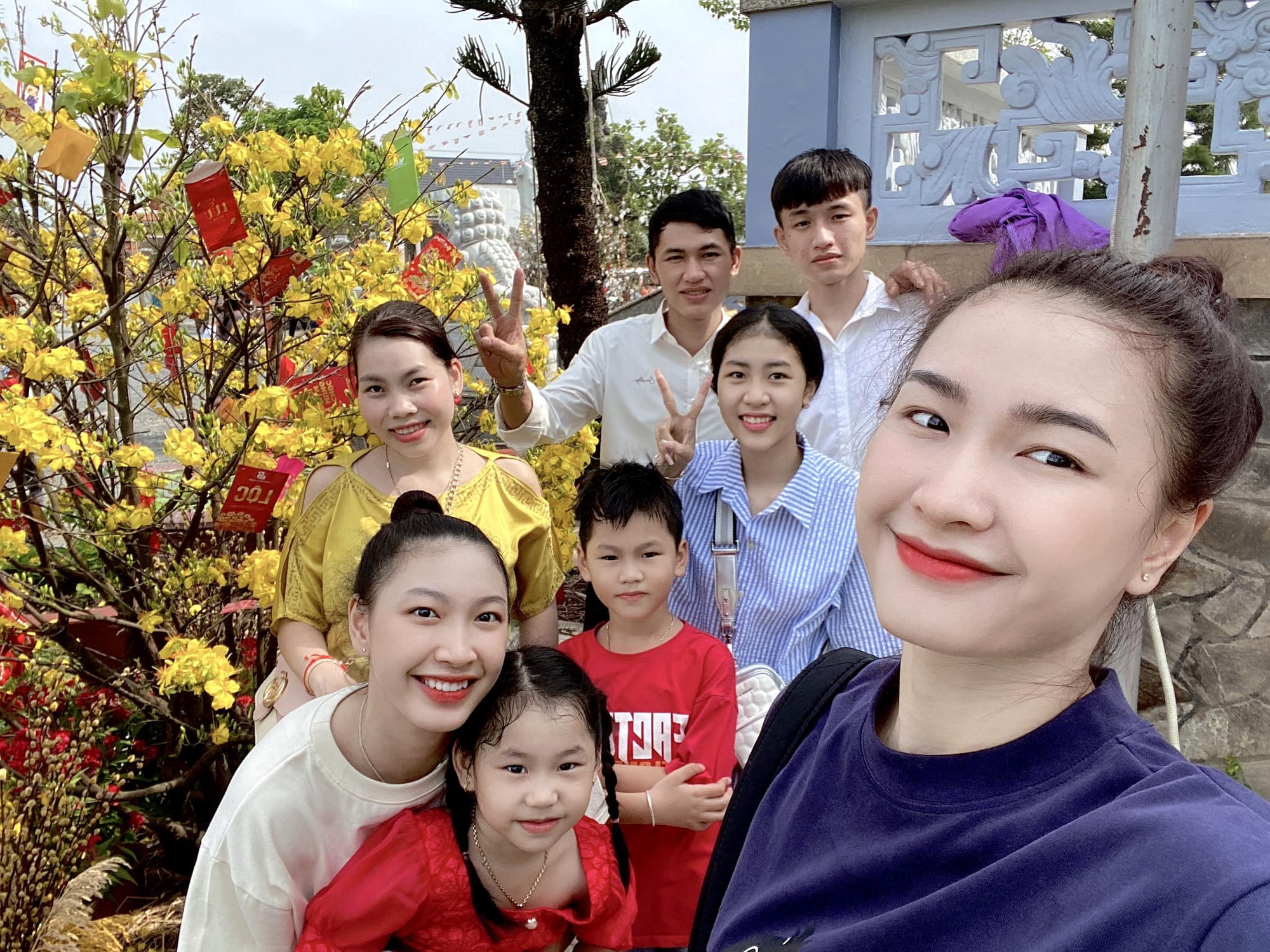 Hoa khôi bóng chuyền Đặng Thị Kim Thanh khoe vai trần gợi cảm - Ảnh 17.