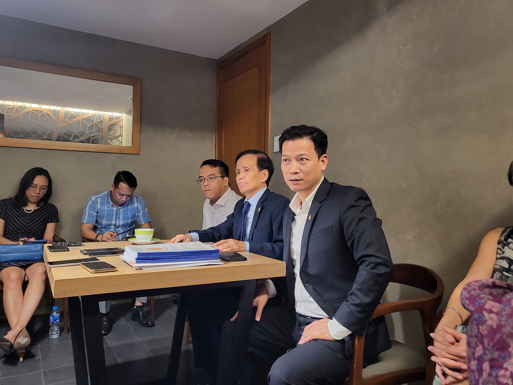 &quot;Cuộc chiến vương quyền&quot; ở Xây dựng Hòa Bình: Ông Nguyễn Công Phú sẽ kiện ông Lê Viết Hải? - Ảnh 4.
