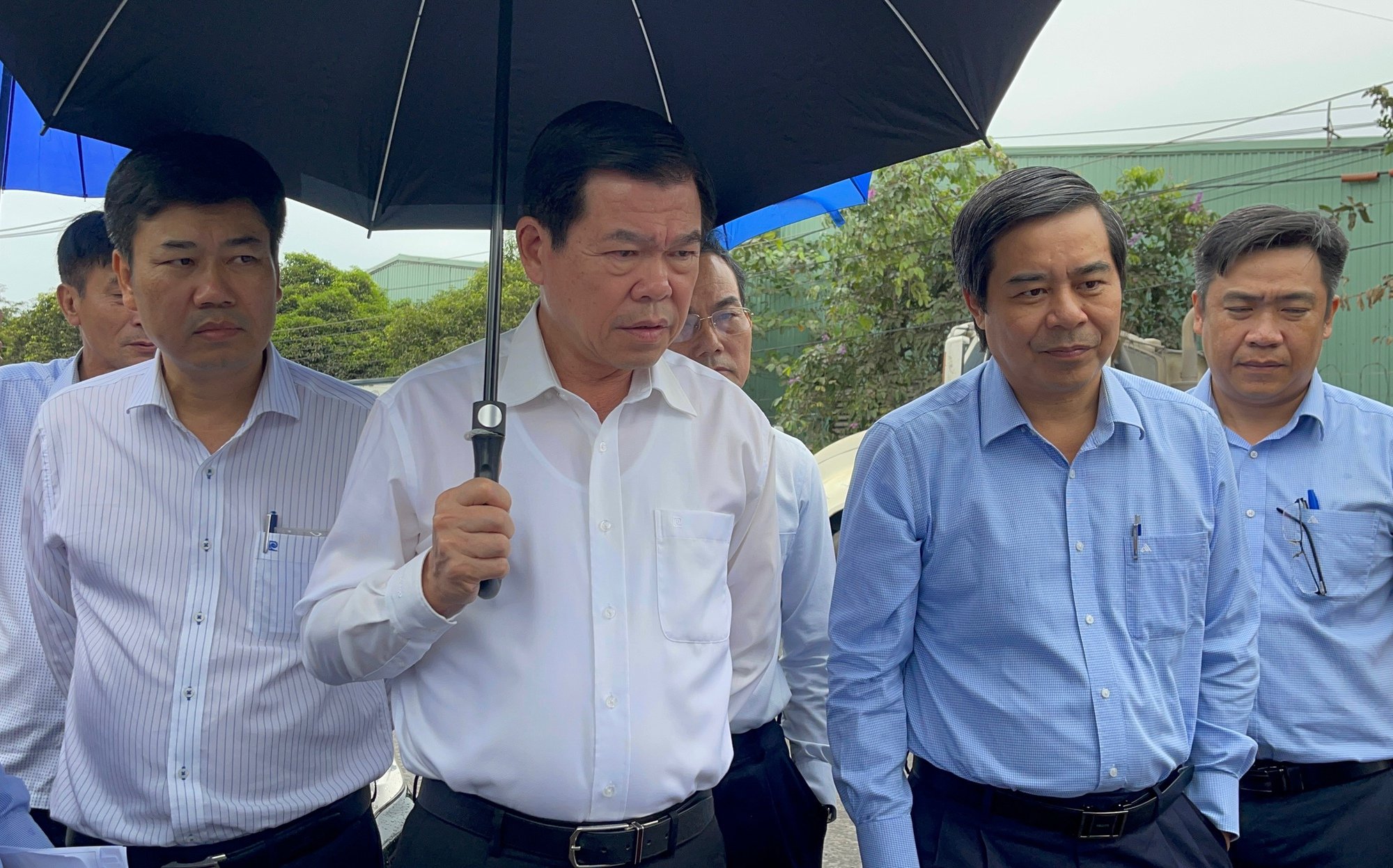 Bí thư Nguyễn Hồng Lĩnh: “Nghiên cứu tăng chiều rộng đất tái định cư để người dân xây nhà đẹp hơn” - Ảnh 1.