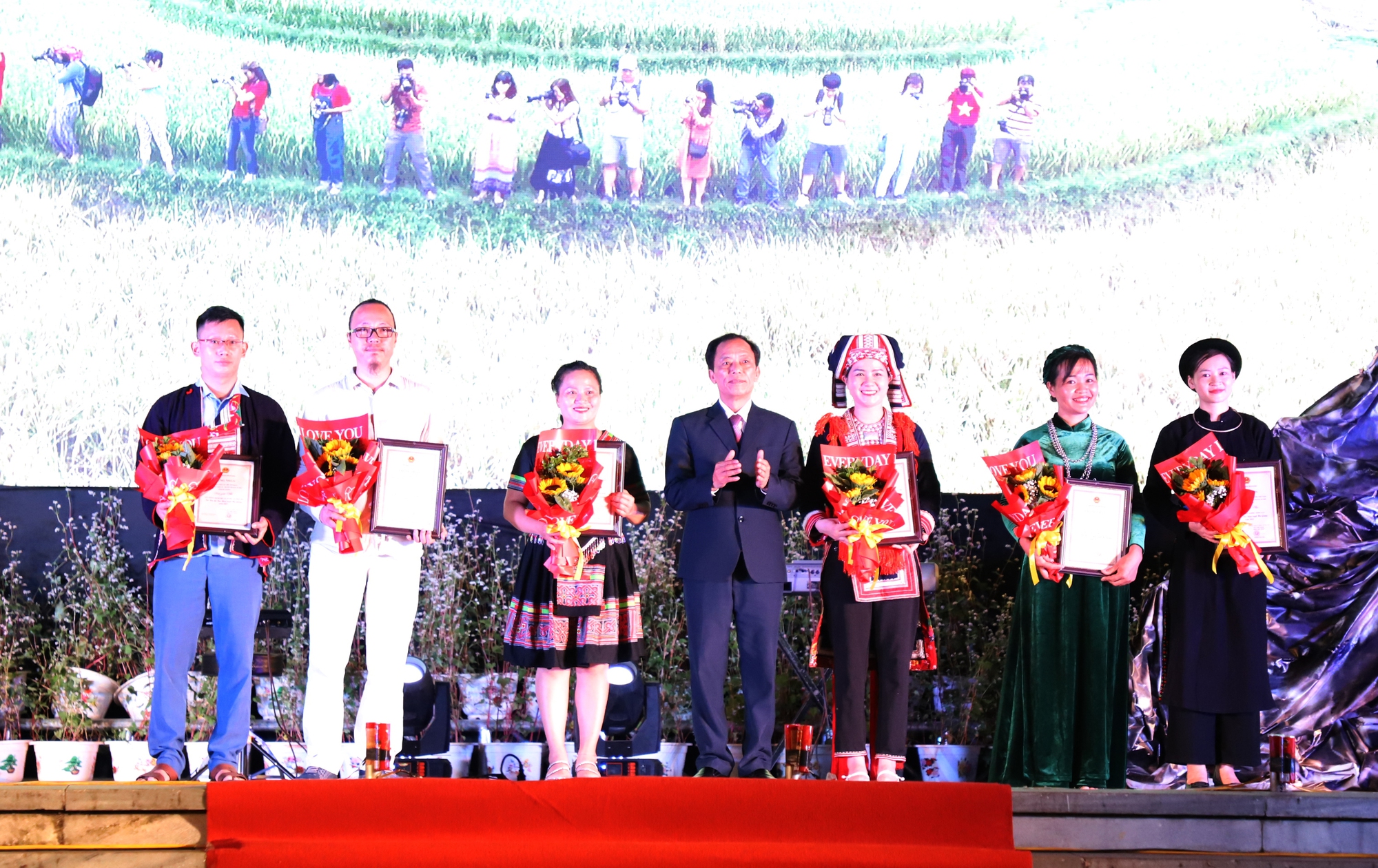 Hà Giang: Khai mạc không gian hàng trưng bày sản phẩm tiêu biểu vùng Đông Bắc - Ảnh 10.