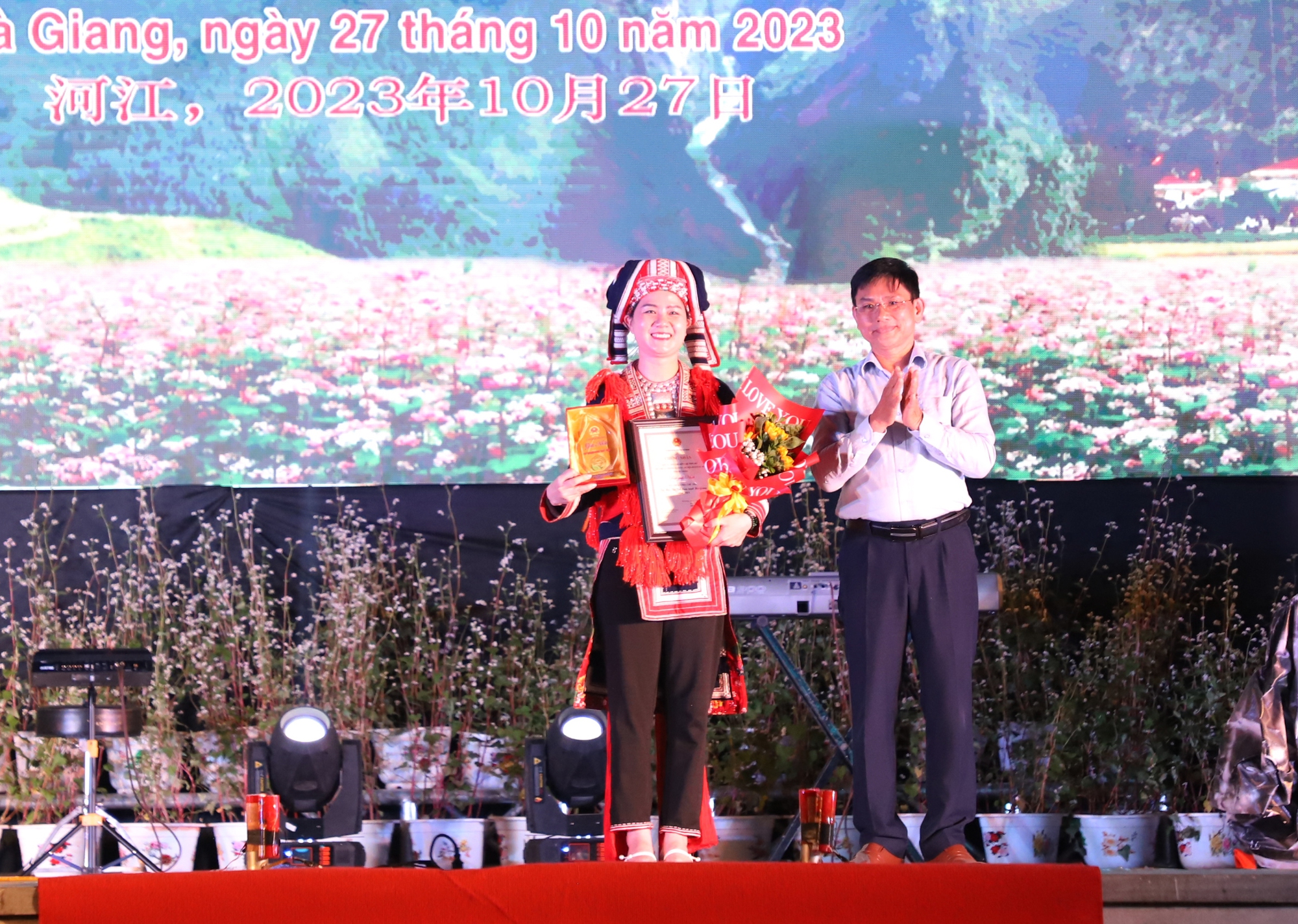 Hà Giang: Khai mạc không gian hàng trưng bày sản phẩm tiêu biểu vùng Đông Bắc - Ảnh 8.