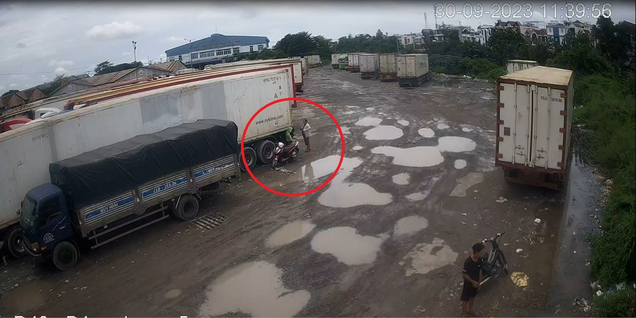 Vụ cô gái bị người phụ nữ đâm hàng chục nhát dao: Mâu thuẫn trong quá trình mua bán rau, củ - Ảnh 1.