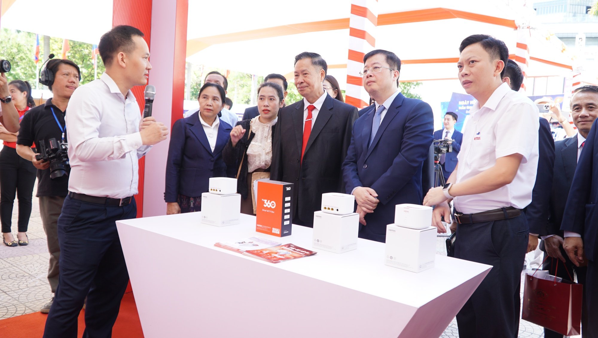 Thương hiệu của Viettel là công ty viễn thông số 1 tại Lào, đứng thứ 2 về đóng góp ngân sách - Ảnh 5.