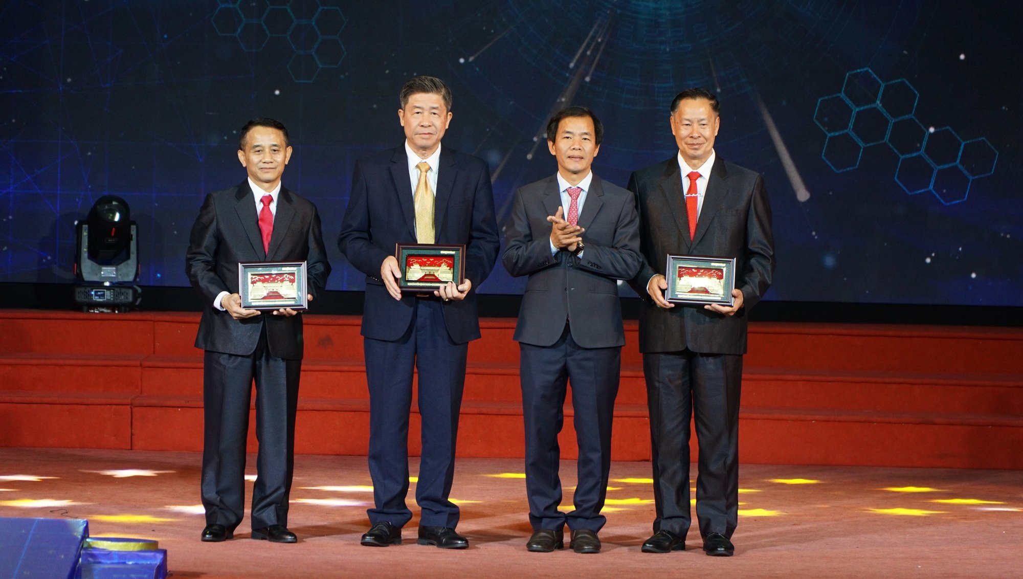 Thương hiệu của Viettel là công ty viễn thông số 1 tại Lào, đứng thứ 2 về đóng góp ngân sách - Ảnh 4.