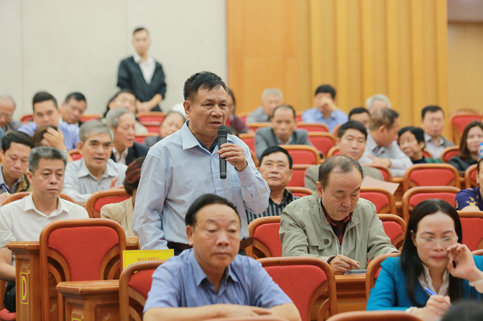 Cử tri hỏi Hà Nội, vì sao 51 hộ dân ở một khu tập thể chưa được cấp sổ đỏ - Ảnh 1.