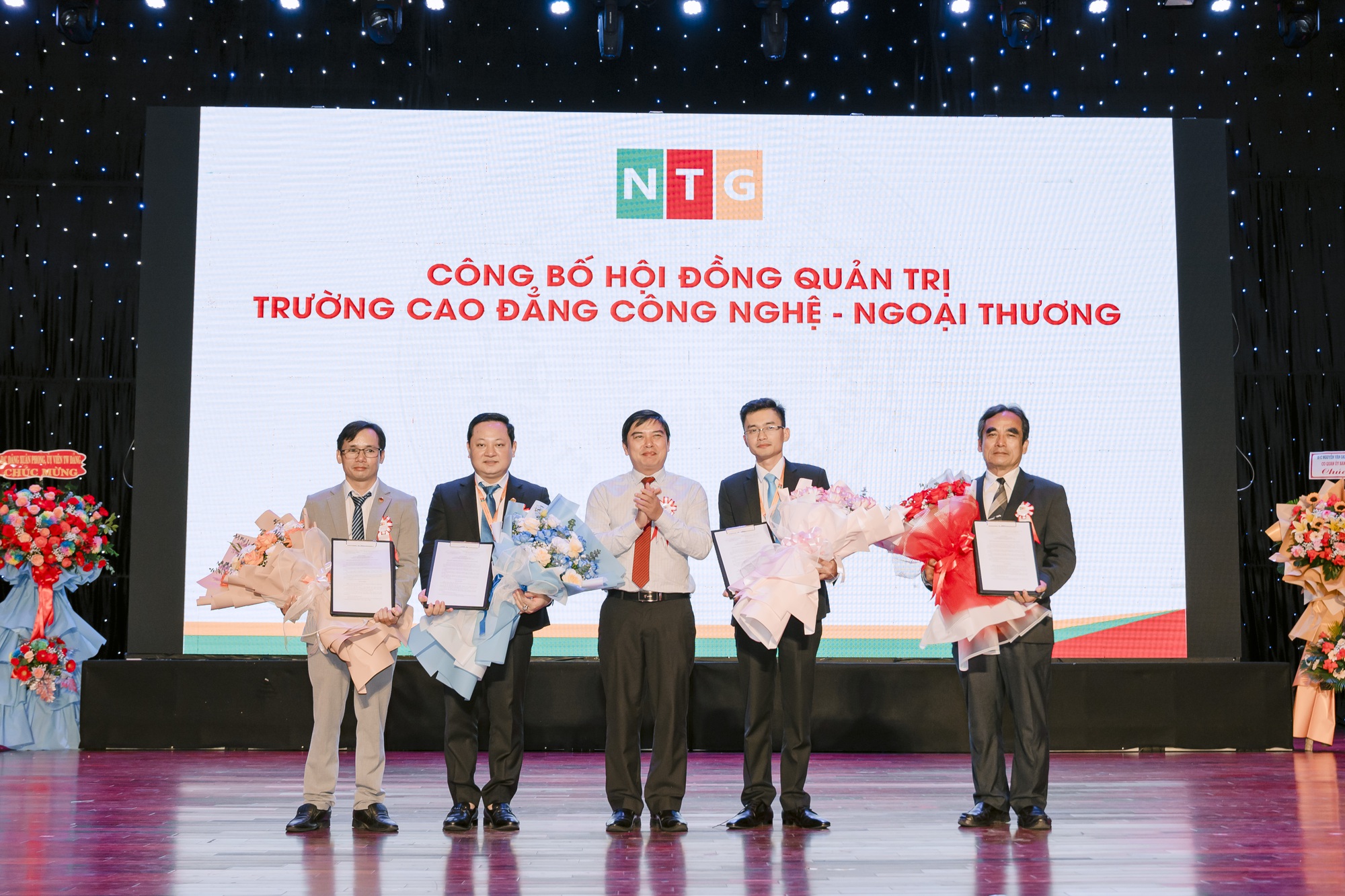 Ra mắt Trường Cao đẳng Công nghệ - Ngoại thương - Ảnh 2. Ra mắt Trường Cao đẳng Công nghệ - Ngoại thương - Ảnh 2.