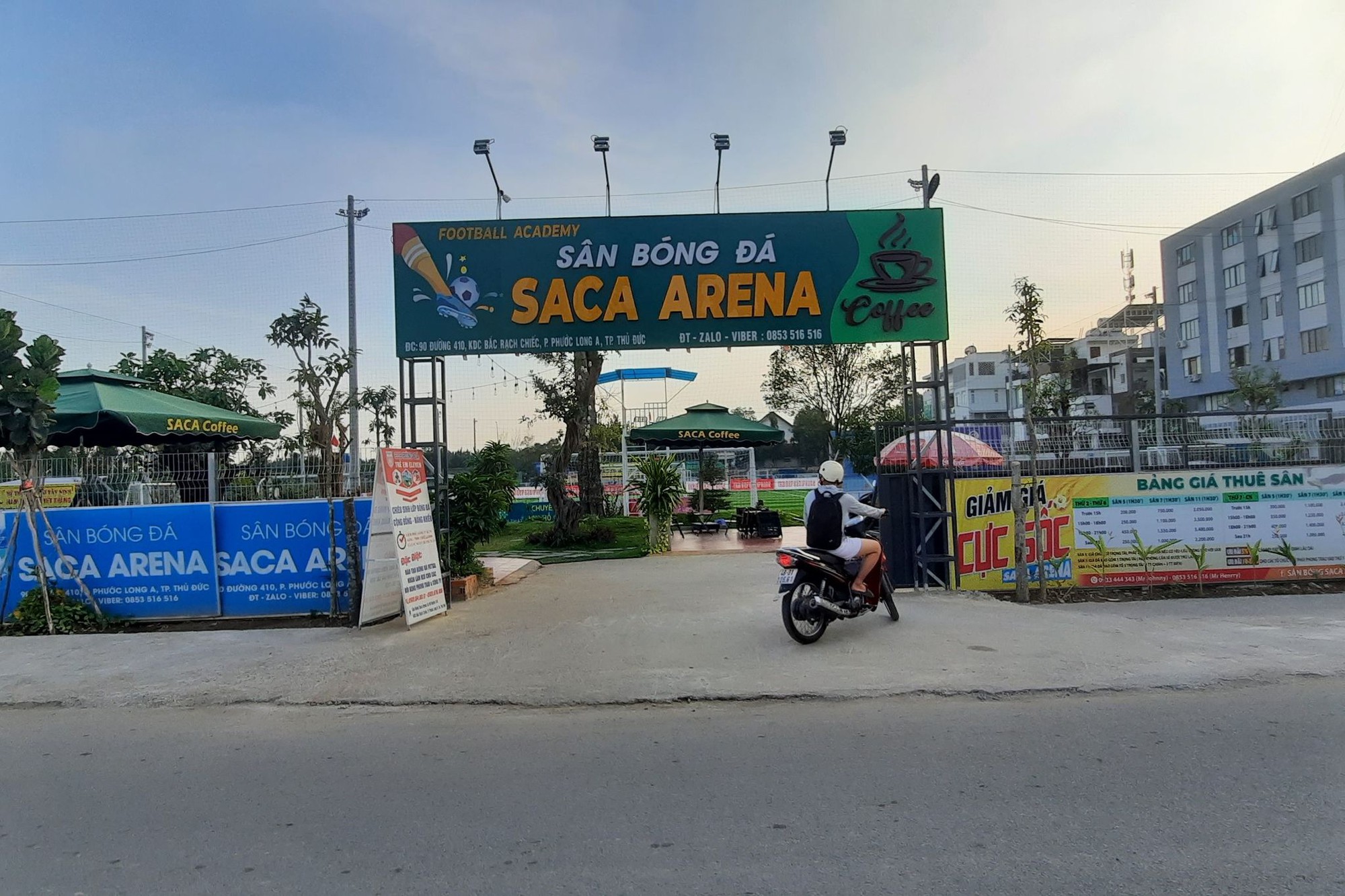 Vụ công trình không phép mọc lên tại KDC Bắc Rạch Chiếc: Thanh tra Sở ra tối hậu thư, sân bóng nhộn nhịp - Ảnh 5.