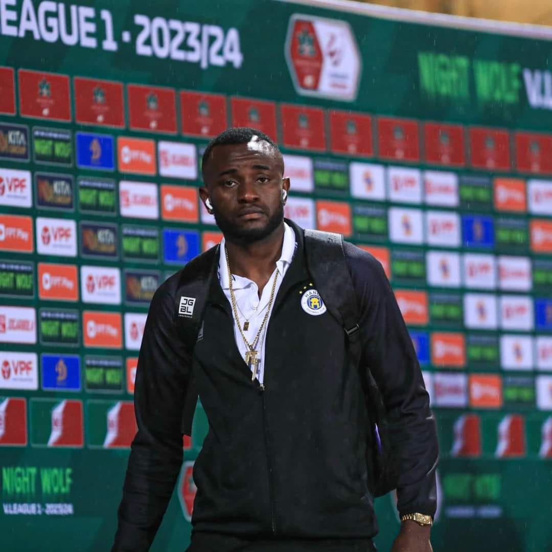 Ngoại binh Joel Tagueu của Hà Nội FC bị phạt 1.000 USD - Ảnh 1.