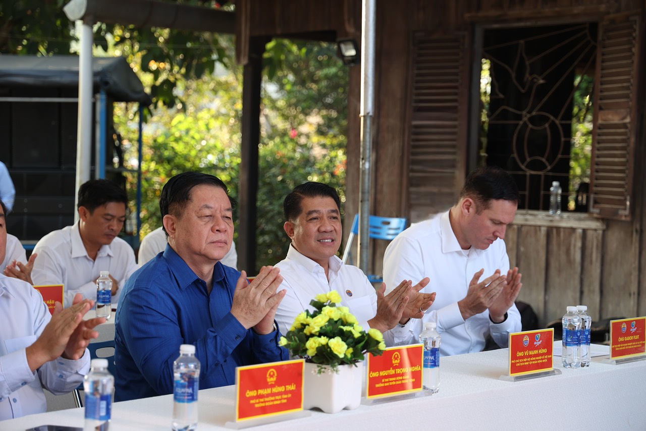 Trưởng ban Tuyên giáo Trung ương dự Lễ khởi công xây dựng 3 nhà tình nghĩa tại Tây Ninh - Ảnh 2.