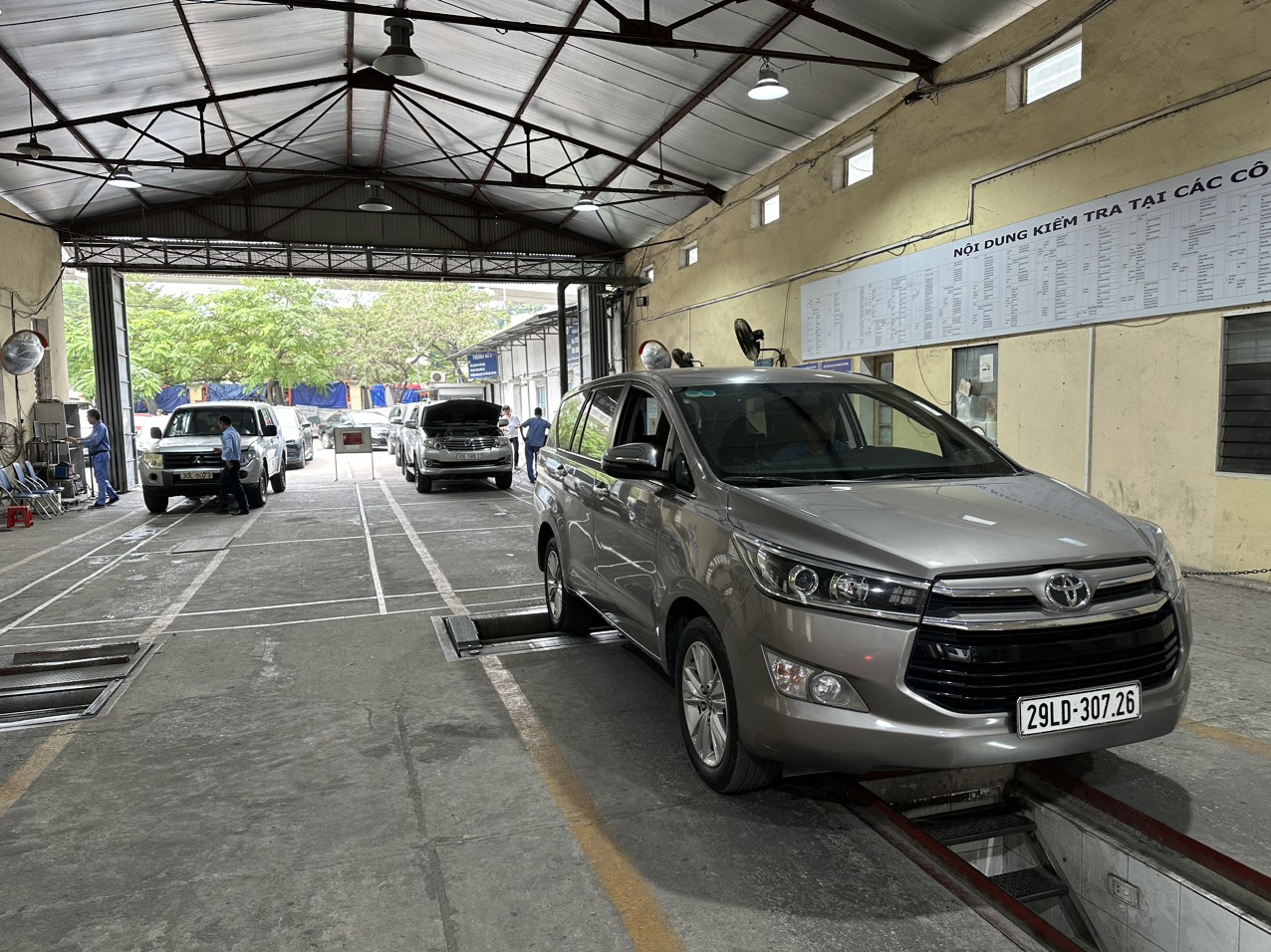 Mua xe ô tô cũ từ 2020 nhưng chưa sang tên đổi chủ, bây giờ xử lý thế nào? - Ảnh 1.
