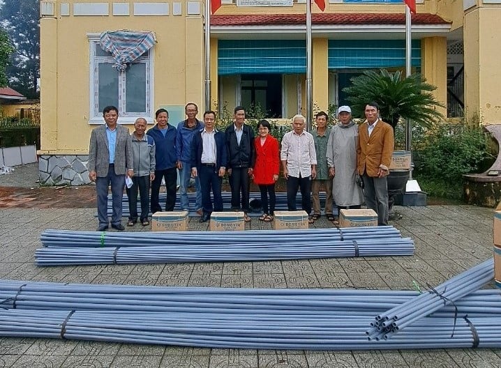  Hội Nông dân tỉnh Thừa Thiên Huế hỗ trợ hội viên mô hình tưới nước cho cây thanh trà   - Ảnh 2.