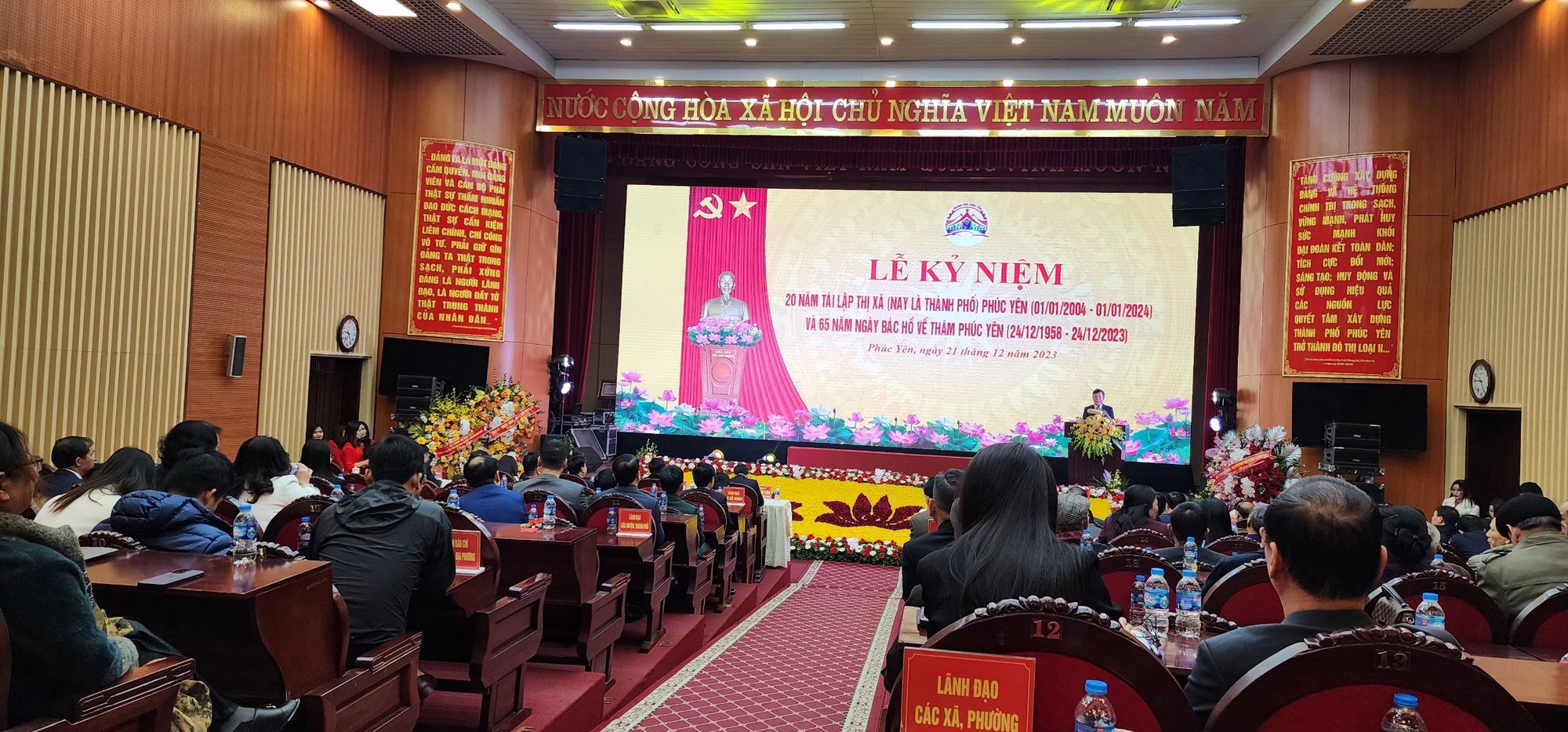 Kỷ niệm 20 năm tái lập thị xã Phúc Yên: “Vững bước trên con đường hội nhập và phát triển"- Ảnh 1.