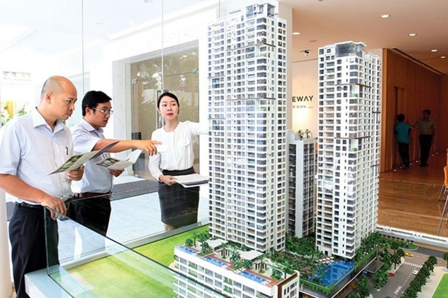 Thị trường ảm đạm, vì sao vẫn khó &quot;bắt đáy&quot; chung cư? - Ảnh 1.