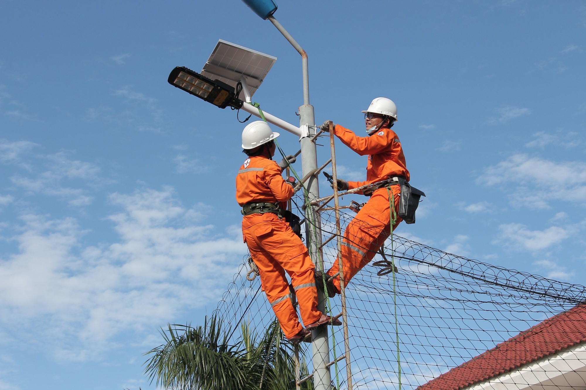 EVNCPC triển khai chương trình Tri ân khách hàng - Ảnh 1.