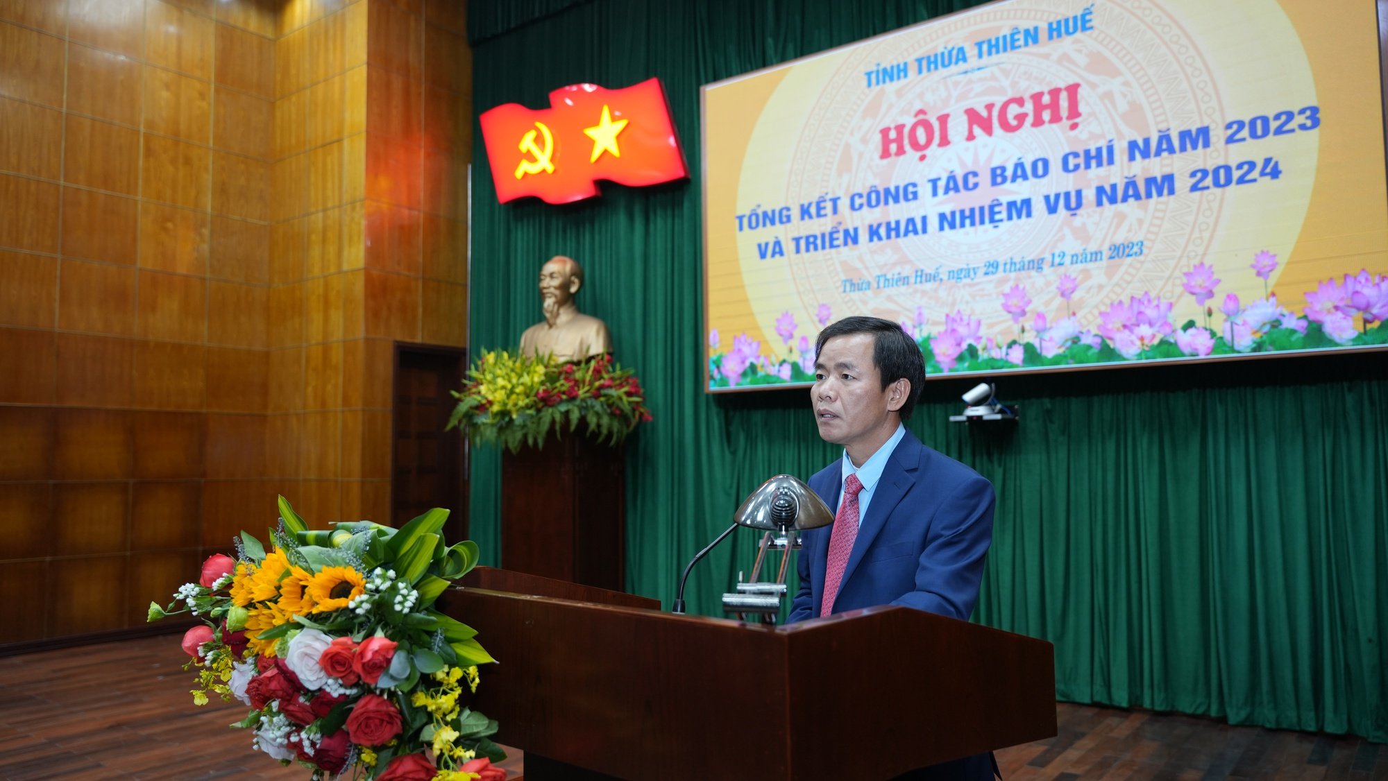 Chủ tịch Thừa Thiên Huế: Báo chí là kênh thông tin quan trọng trong công tác chỉ đạo, điều hành  - Ảnh 1.