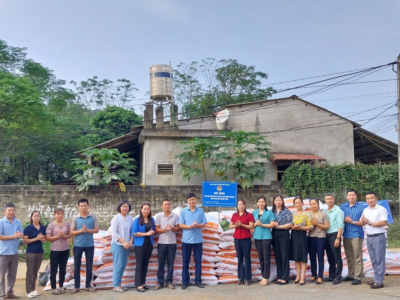 Ứng dụng khoa học kỹ thuật và chế phẩm sinh học trong chăn nuôi lợn - Ảnh 1.